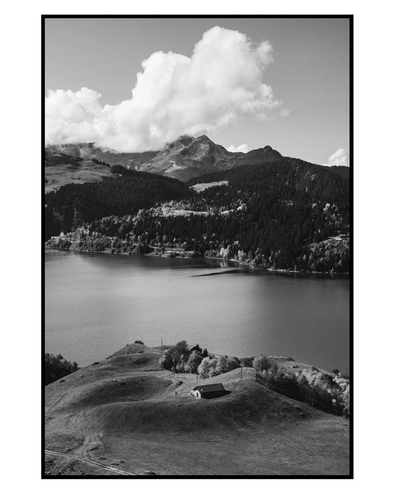 Someone wakes up with this view everyday. 
Une bergerie sur le lac de Roselend. 
Beaufort, Savoie (73)
📷 #ShotonCanon Canon R5C
🎥 RF 24-70 f/2.8 IS L 
🎞️ Personal emulation of Ilford FP4
#blackandwhitephotography #bnwphotography #monochrome #fil
