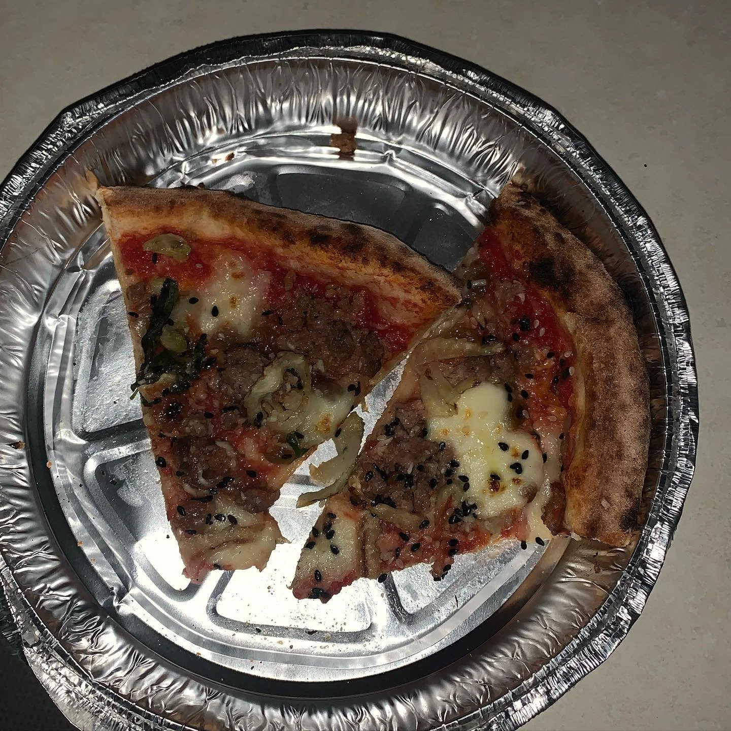 Gia Mia
The Sicilian pizza (tomatoes sauce, golden raisins, fennel, basil, ulta Liam sausage, pecorino, sesame seeds, lemon oil)
Cost: $17
Location: downtown Downers Grove
10/10
Dear loyal followers I am so sorry for my silence (again). I am breaking