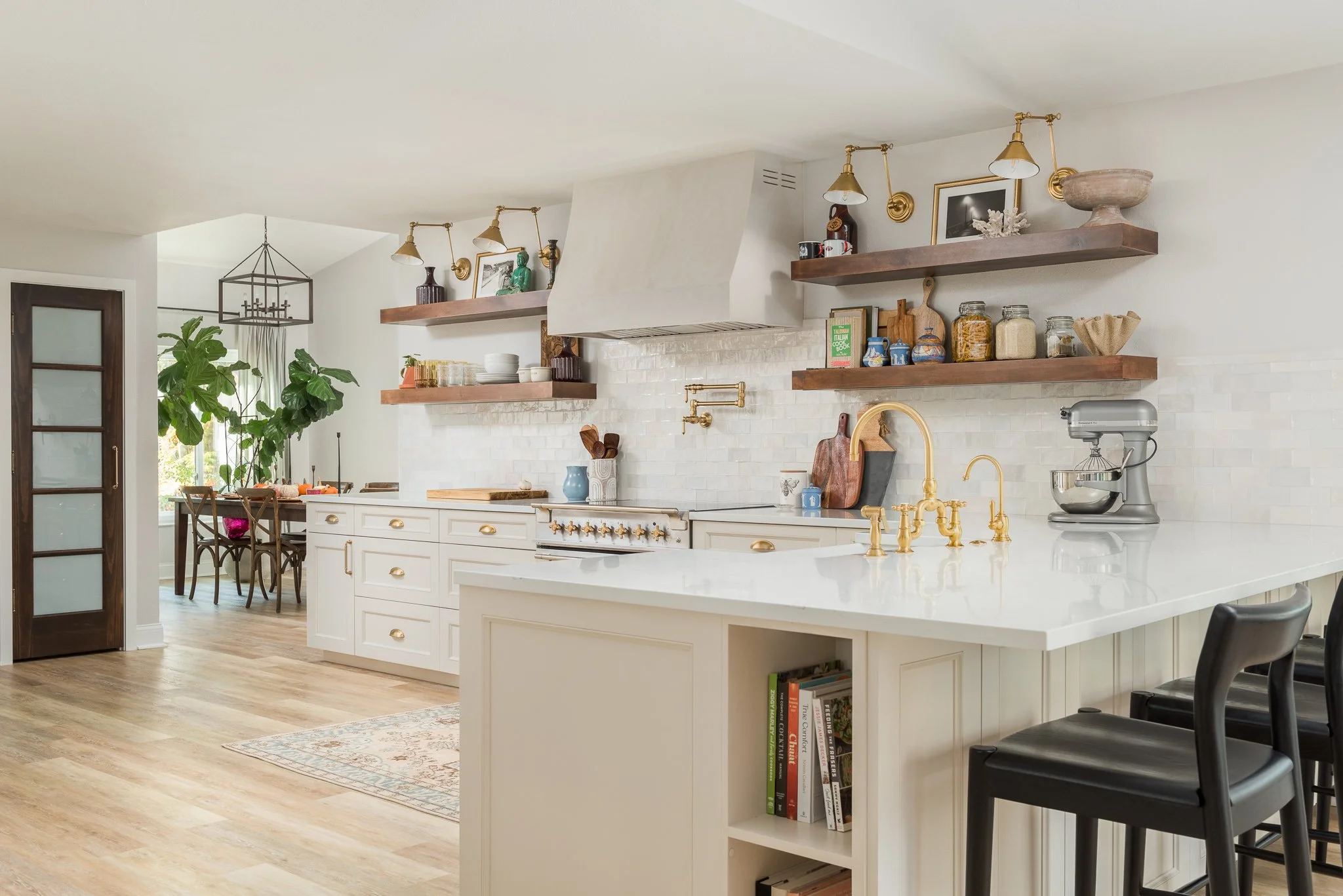 Pacer White SW 6098: A Classic L-Shaped Kitchen with Floating Shelves and Venetian Plaster Hood