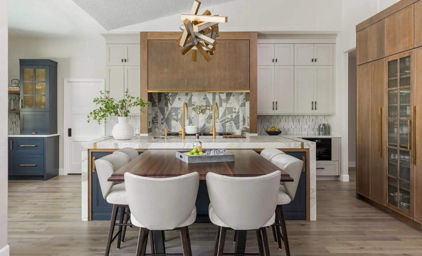 Three-Tone Kitchen: A Bold, Broken L-Shaped Kitchen with Island