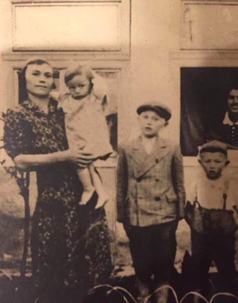 Rezi Fierstein, first wife of Saul Hirsh's brother Sam, with their three children, who were murdered at Auschwitz.