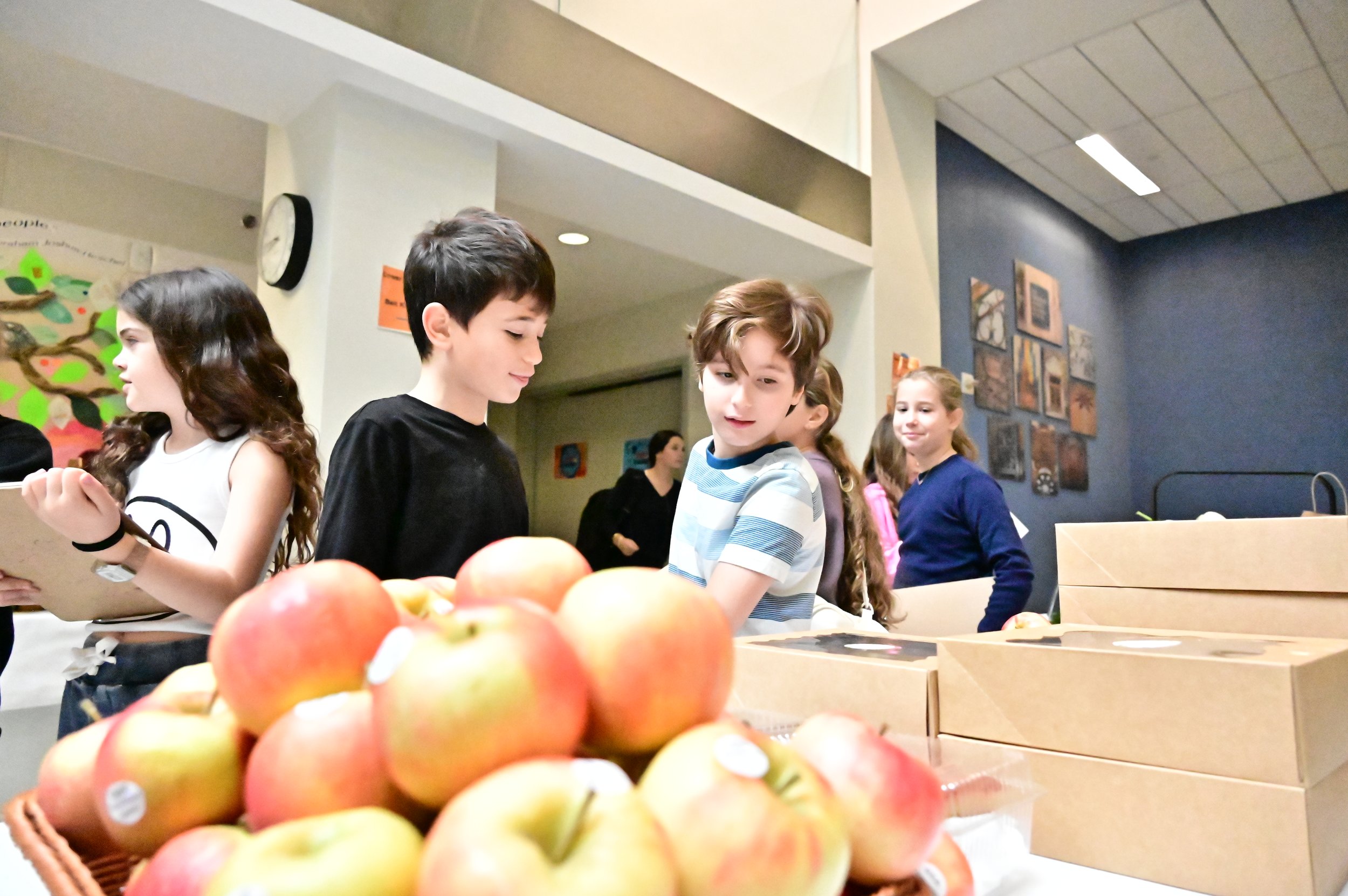 Heschel Hosts Thanksgiving Farmers Market