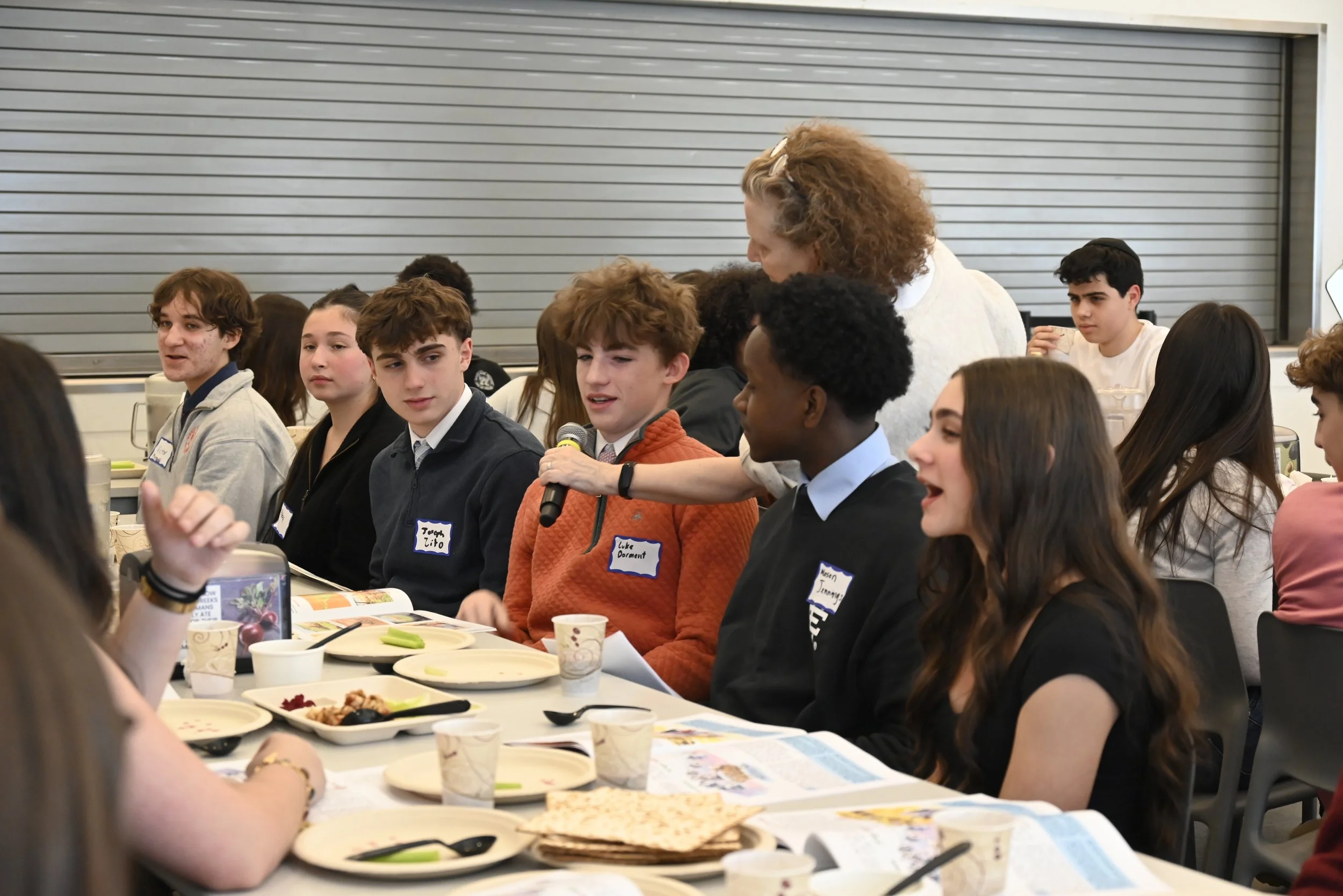 High School Hosts Interfaith Seder 