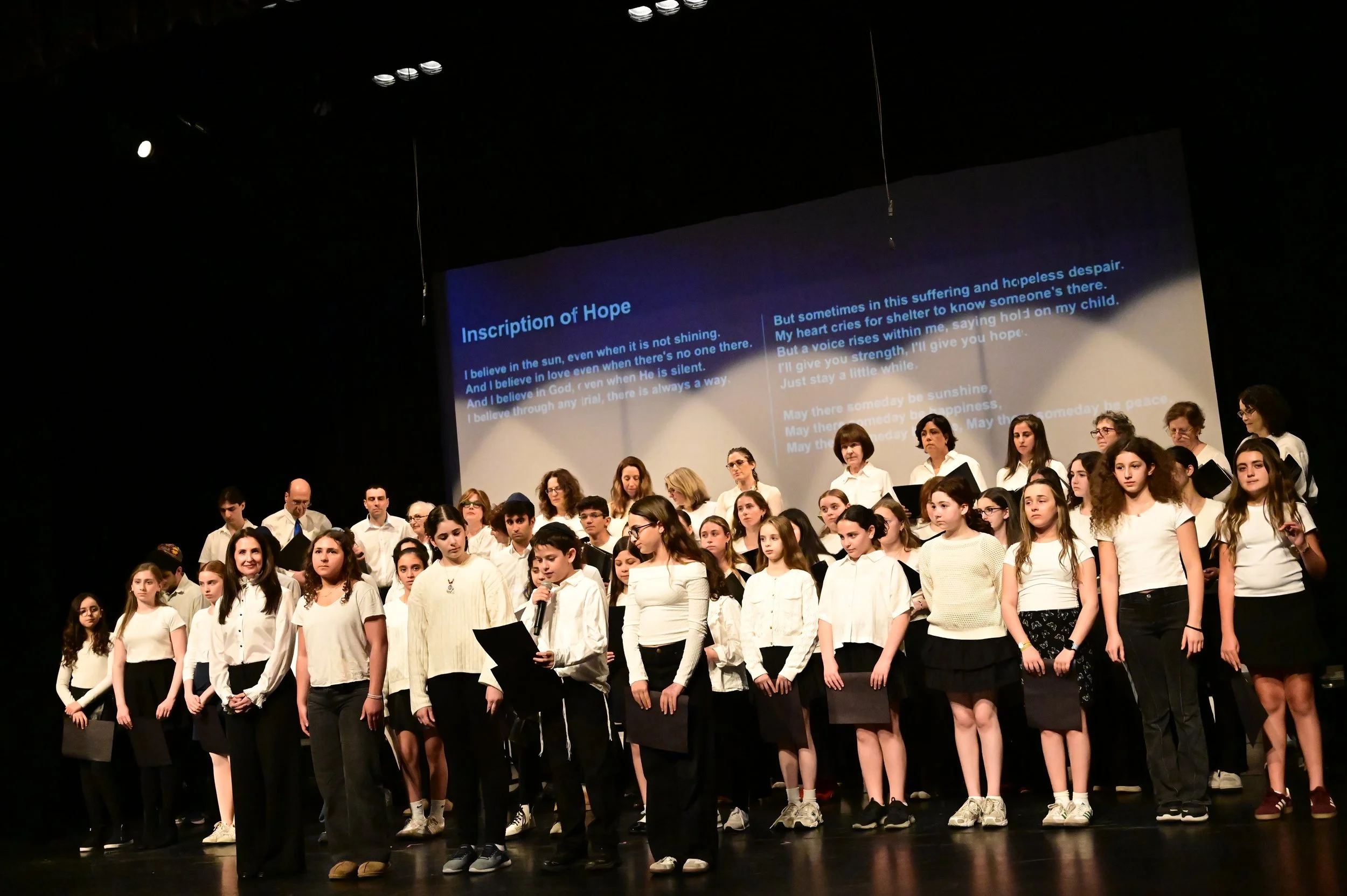 Community Gathers to Commemorate Yom Hashoah