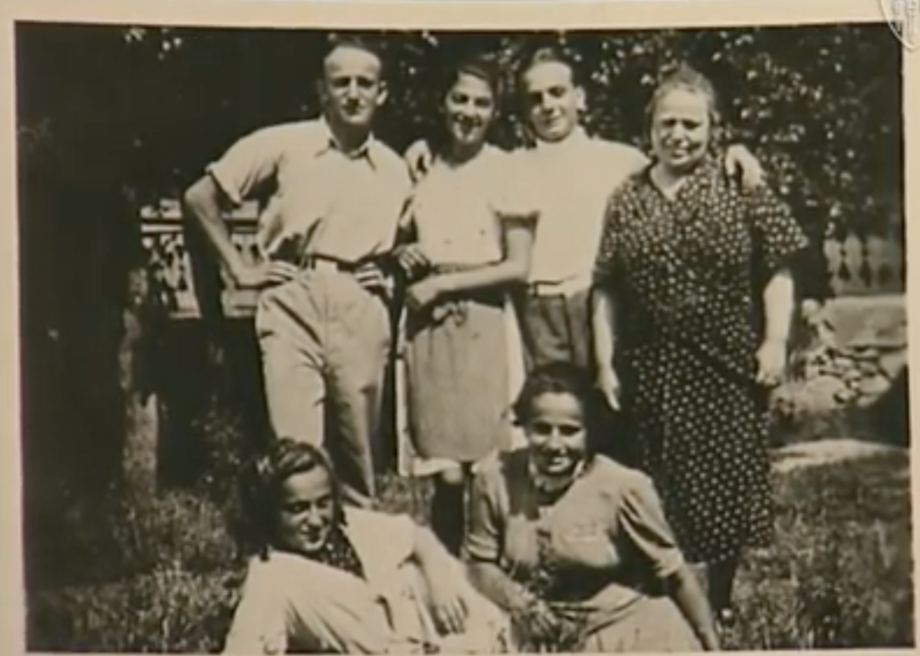  Ernest's mother (far right), brother Patti (far left) sisters Ruchie (front left) and Itza (front right) and two unidentified cousins visiting from Budapest, circa 1935 