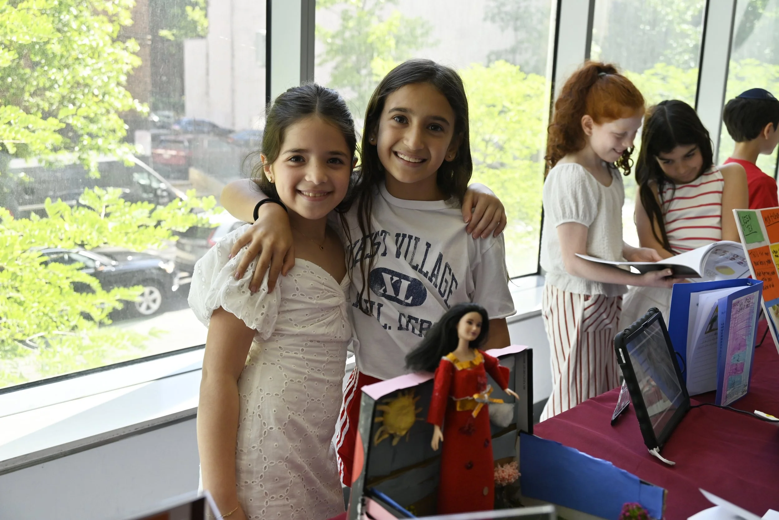 Grade 3 Showcases World Communities