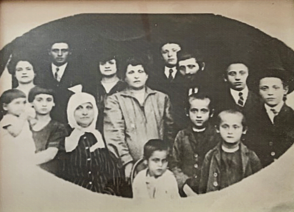  Prewar photo of the Gamss family, including Sally Frishberg's mother, Tsivia Gamss (rear, far left), her older brother, Yitzhak Gamss (next to her), and their parents Chaya Neshe (center) and Aharon (next to her). 