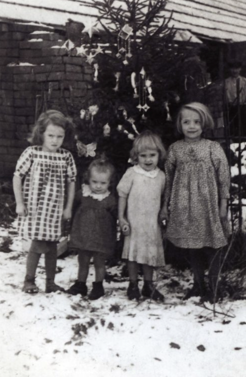  Zofia, Helena, Genowefa, and Anna Grocholski, the daughters of the righteous gentiles who saved Sally Frishberg and her family during the Holocaust. 