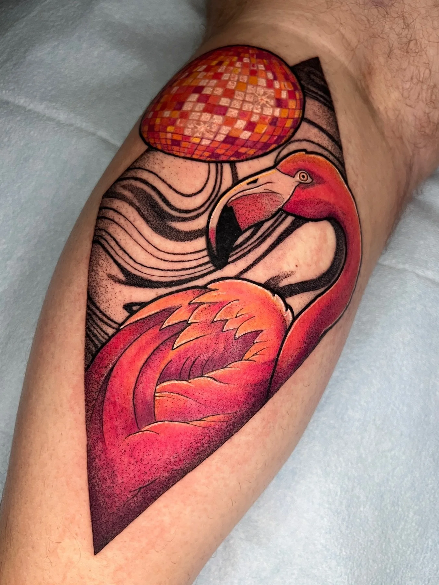 A little brightness in this gloomy weather ✨
Super fun session and a super photogenic tattoo, what a day 🥲🩷 thank you for coming all the way from Portland Jessiah 🦩

Swipe for the most awkward witch hazel wipe(6) and psychedelic stencil (8)

Done 