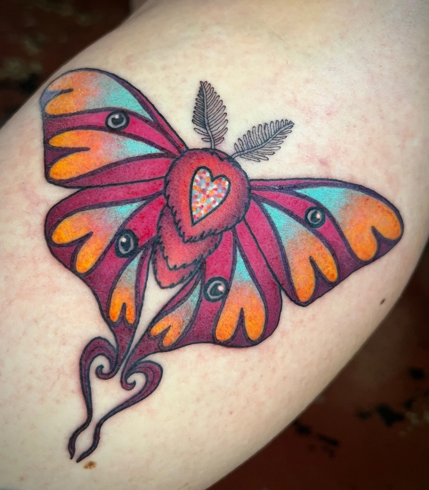 🩷🩵🧡
Lovely Luna moth from my valentine flash for Angela 🥰 thank you!

Done @manusluxtattoo 

#mothtattoo #hearttattoos #whimsicaltattoo #sanfranciscotattoo #californiatattoo