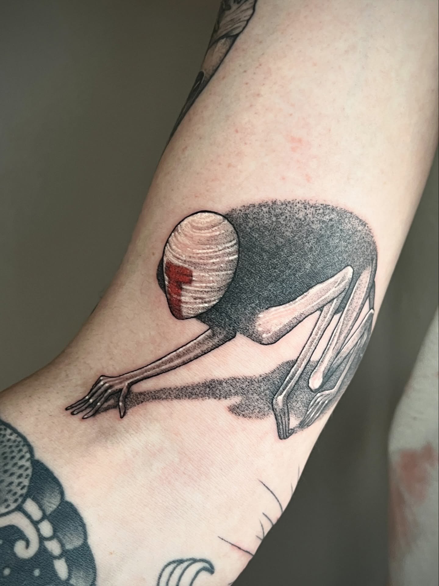 This is the second time in my career that I get to tattoo a piece of a painting of the great master - Zdzisław Beksiński, Polish painter and photographer. I highly encourage you to check out this amazing artist&rsquo;s work if you haven&rsquo;t alrea