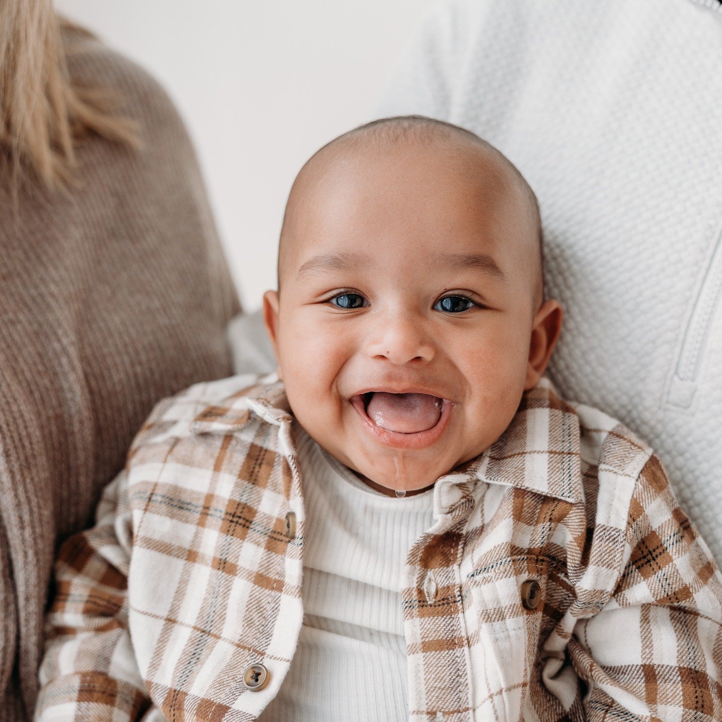 I swear this was the happiest little dude at a session I have seen in such a long time! He was bright eyes and gummy smiles the whole time.