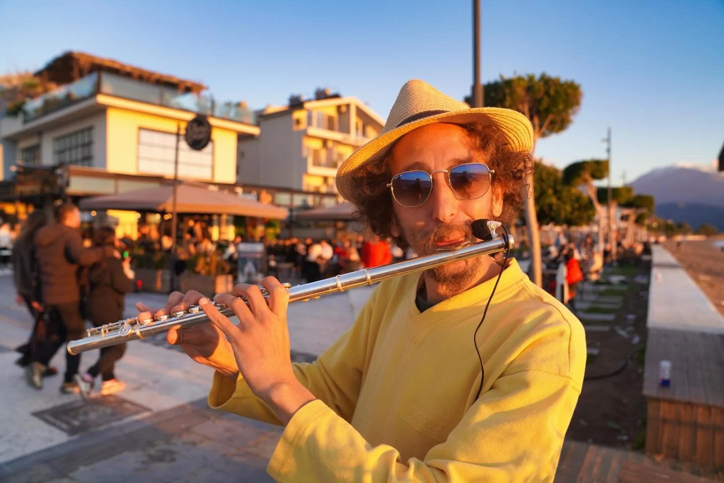 Magical photo shoot with my friend @egekabalak

Your presence shines bright ☀️ 

Grateful for this moment captured in time.

#PhotographyPortfolio #FluteArt #CreativePresence #VisualStorytelling #ArtInMotion