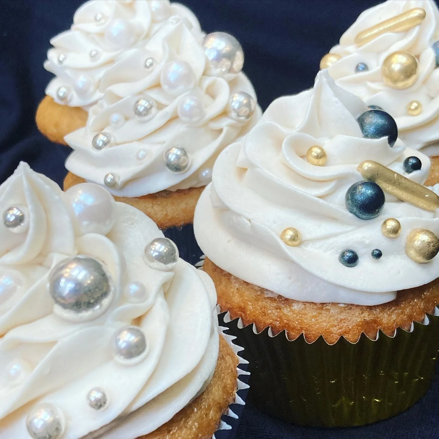 elegant-vegan-cupcakes-pearl-sprinkles.jpg