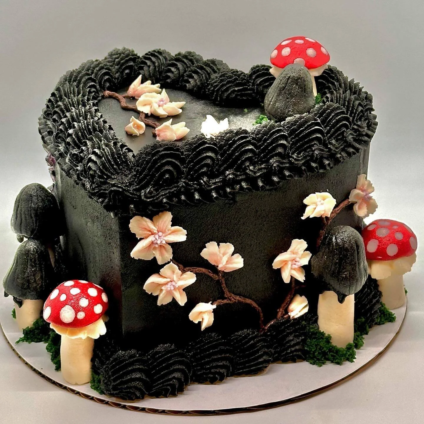 dark-gothic-fairy-heart-cake-kingston-ontario.jpg