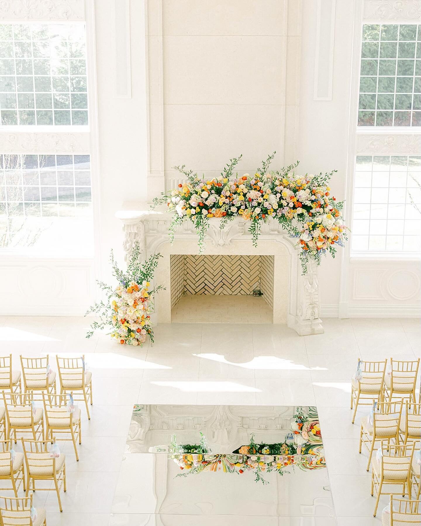 Eveling + Luis brought a whole new meaning to technicolor 🩷🩵🧡💛💜💚. Each space had a different wow factor&hellip; from their mirrored ceremony aisle, to the staircase full of lush florals, and who could forget the displayed sweet heart table maki