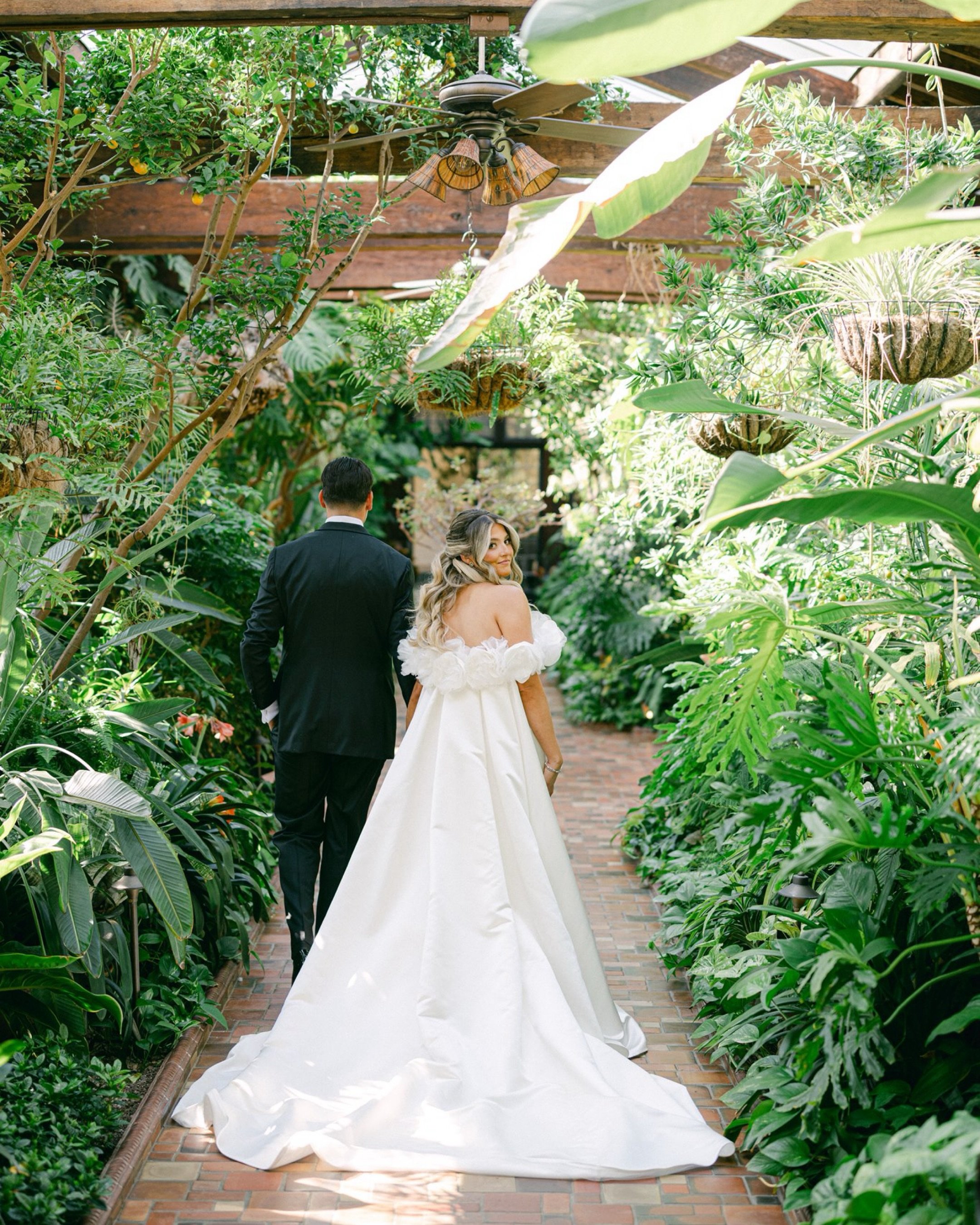 Black tie, dramatic candlelight, sculptural florals, and a bride who understood the assignment. From greenhouse portraits that feel straight out of a fashion editorial to a reception dripping in old money energy, every moment was giving timeless with