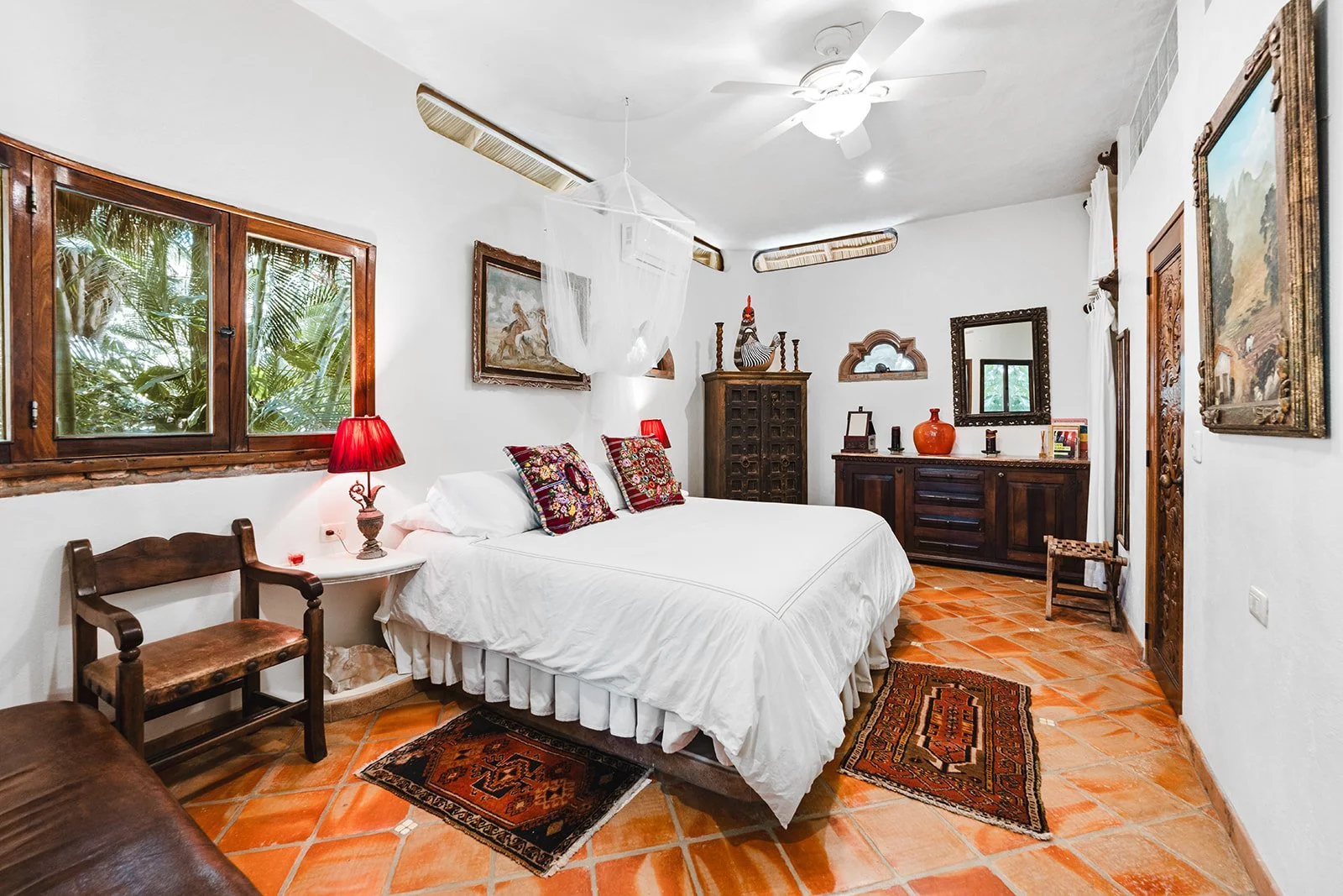 buena suerte bedroom.jpg