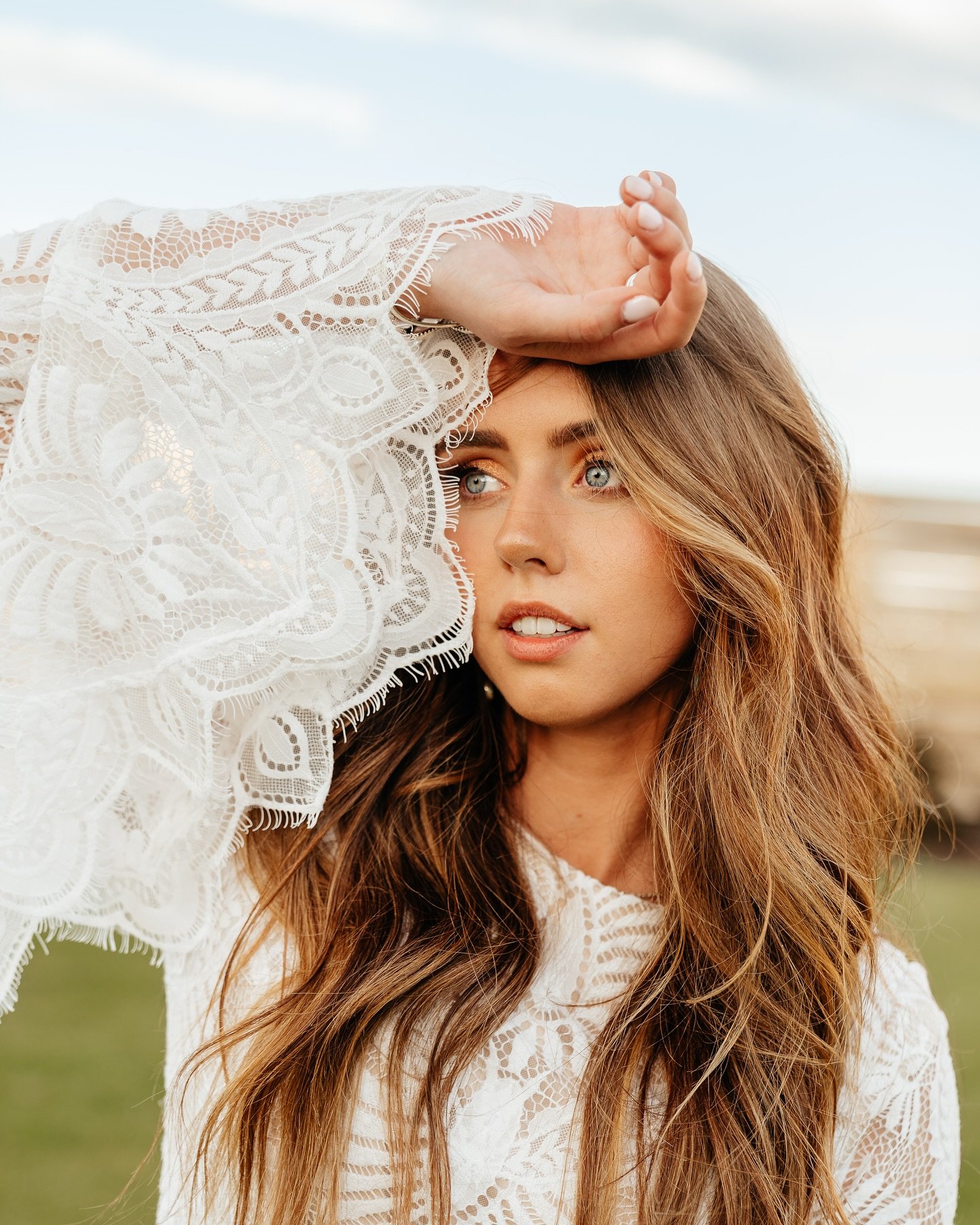 This dress is every boho brides dream✨

Photo: @katelynewellphotography 
Florist: @copper.rose.floral 
Venue: @emaleesbarn 
Models: @hallieksouth 
Jewelry: @westandwilde_ 

#bohobridal #bridalshoot #bridetobe #weddinggown #bridaldressshopping #smallb
