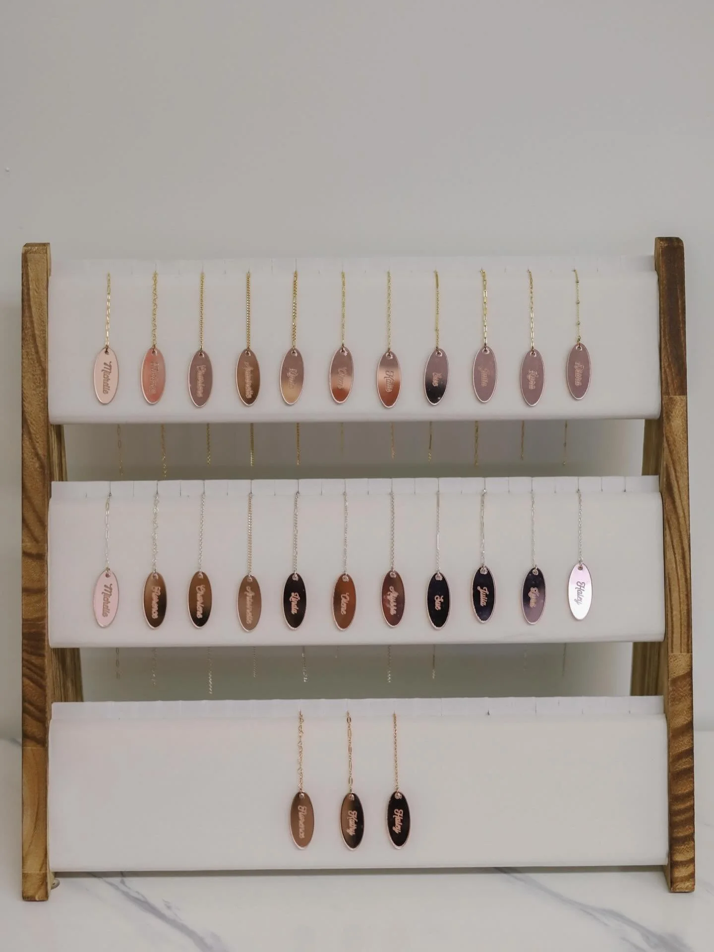 The foundation of HTS ✨ Each of our chains is thoughtfully selected for comfort, durability, and everyday wear. Some fresh pictures of our full collection, thanks to our friend @faithlphotography 🤍