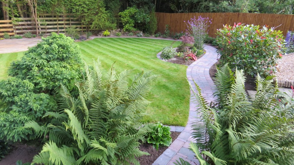 Pathway+and+flower+beds.jpeg