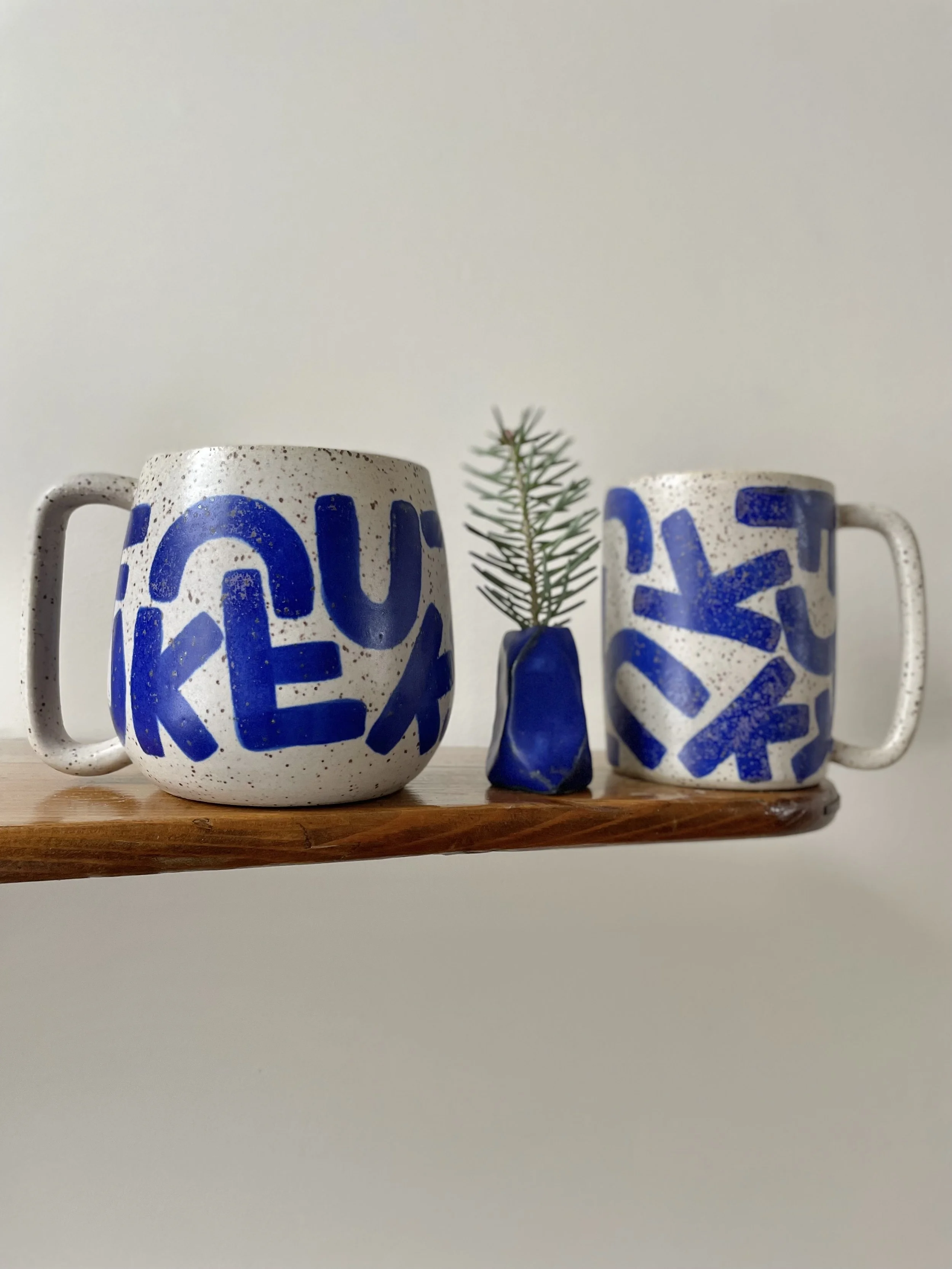 FCUK Mug in cobalt blue and speckled matte white