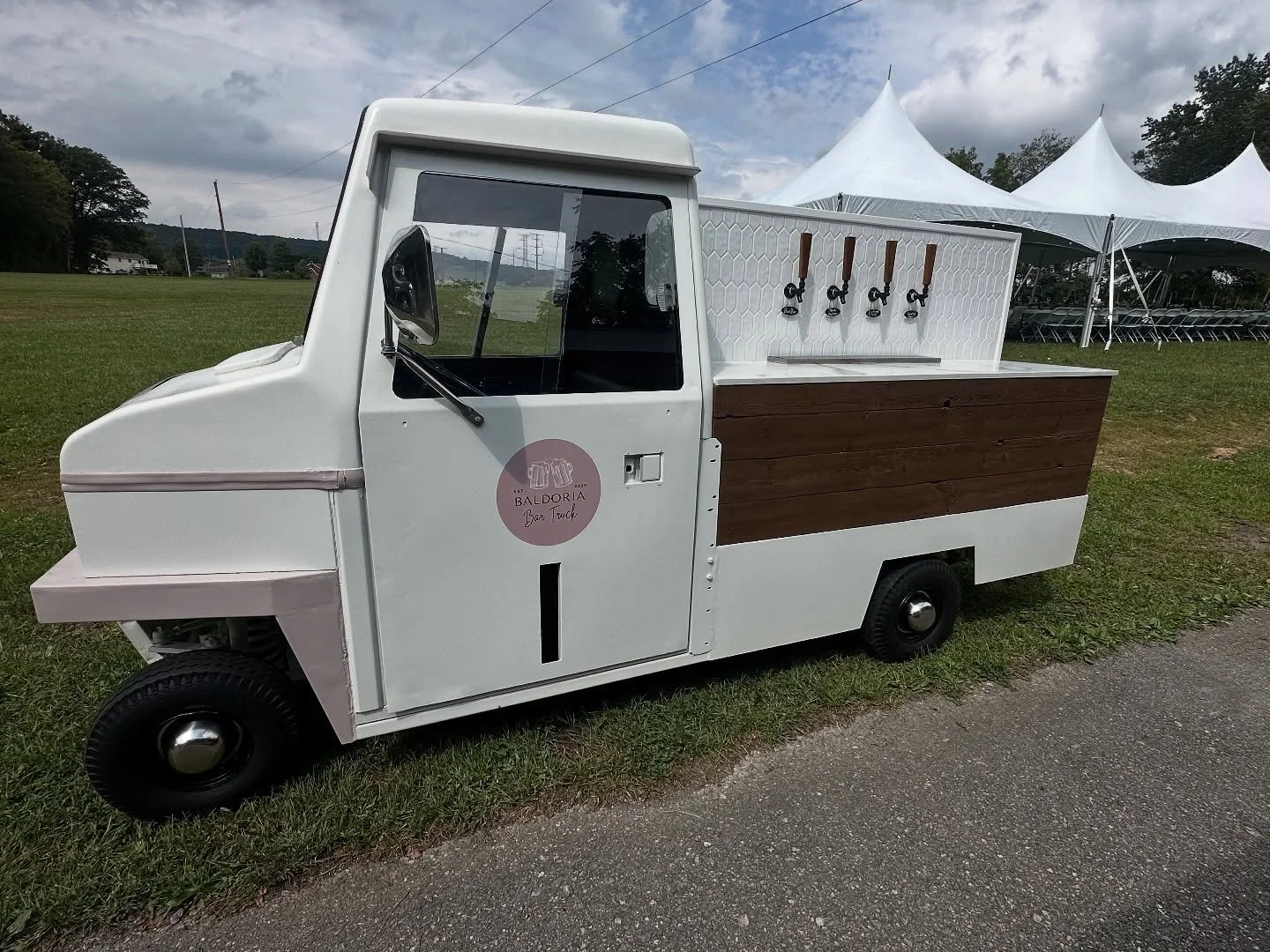 The perfect accessory to your main event ✨🛻🥂

#truckster #mobilebeertruck #mobilebartruck #mobilebeveragetruck #cushmantruckster #party #birthday #wedding #bridalshower #celebrate #celebration #bachelorparty #bacheloretteparty #poconos #lehighvalle
