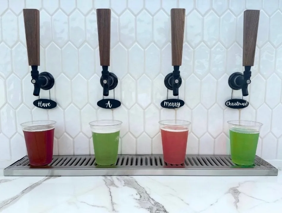 Merry Christmas from @baldoriabartruck! 🎄🎁