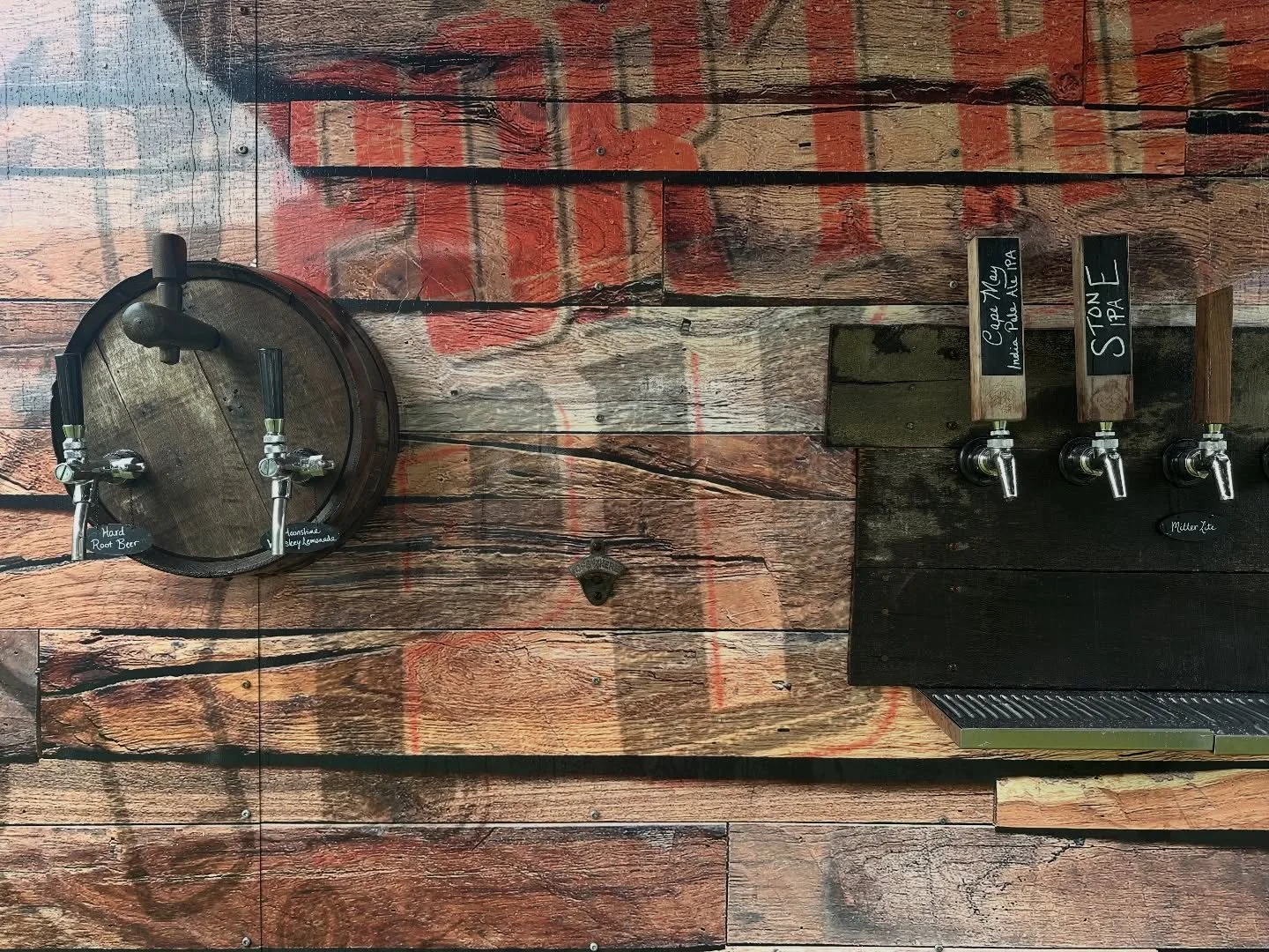 Sip back and relax! 🍻 Let @baldoriabartruck do all the work with The Portable Pub at your next party! 🎵😍🥃