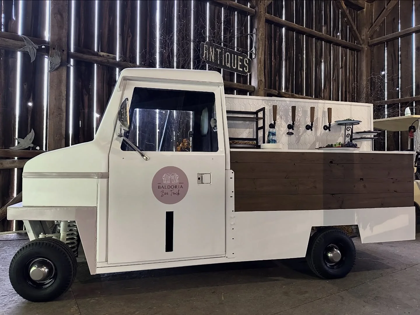 How cute was this barn set up from last summer!? 😍🛻🥤