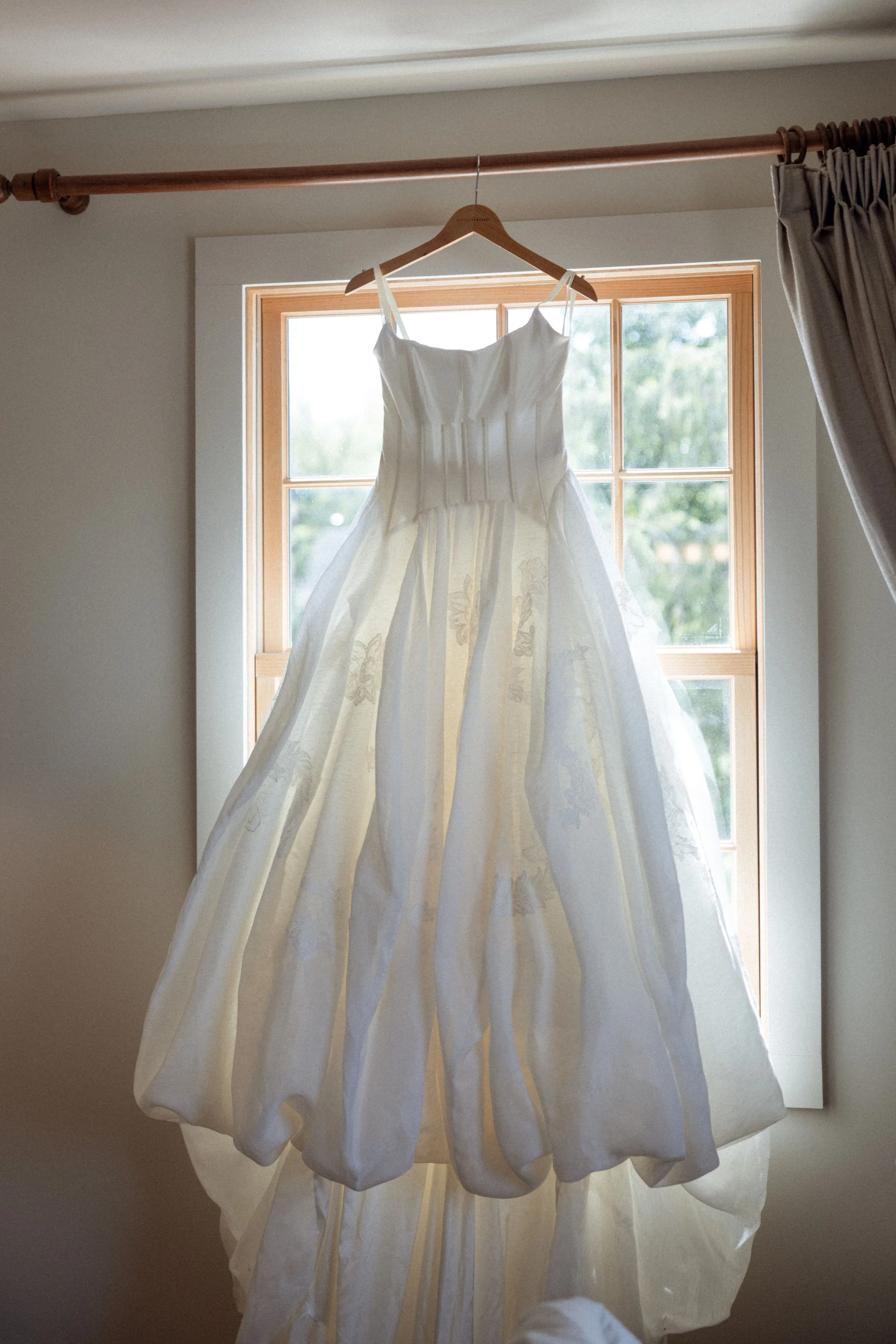 Wedding florals at The Henson, Hensonville, NY — gardeny red, creams, and greens with seasonal produce by Fiora floral design, Hudson Valley wedding florist.