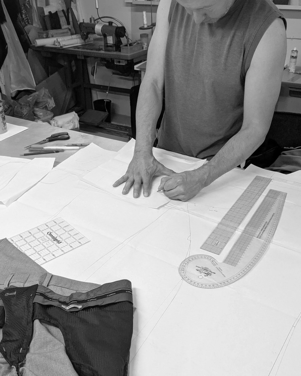 Dreams of making your own pants do come true!🧚&zwj;♀️🪡

Learn to follow a pattern OR make your own! Our magic fairy team will guide you wether you're a total beginner or already a sewing wiz. 

We have beginner friendly sewing workshops, customized