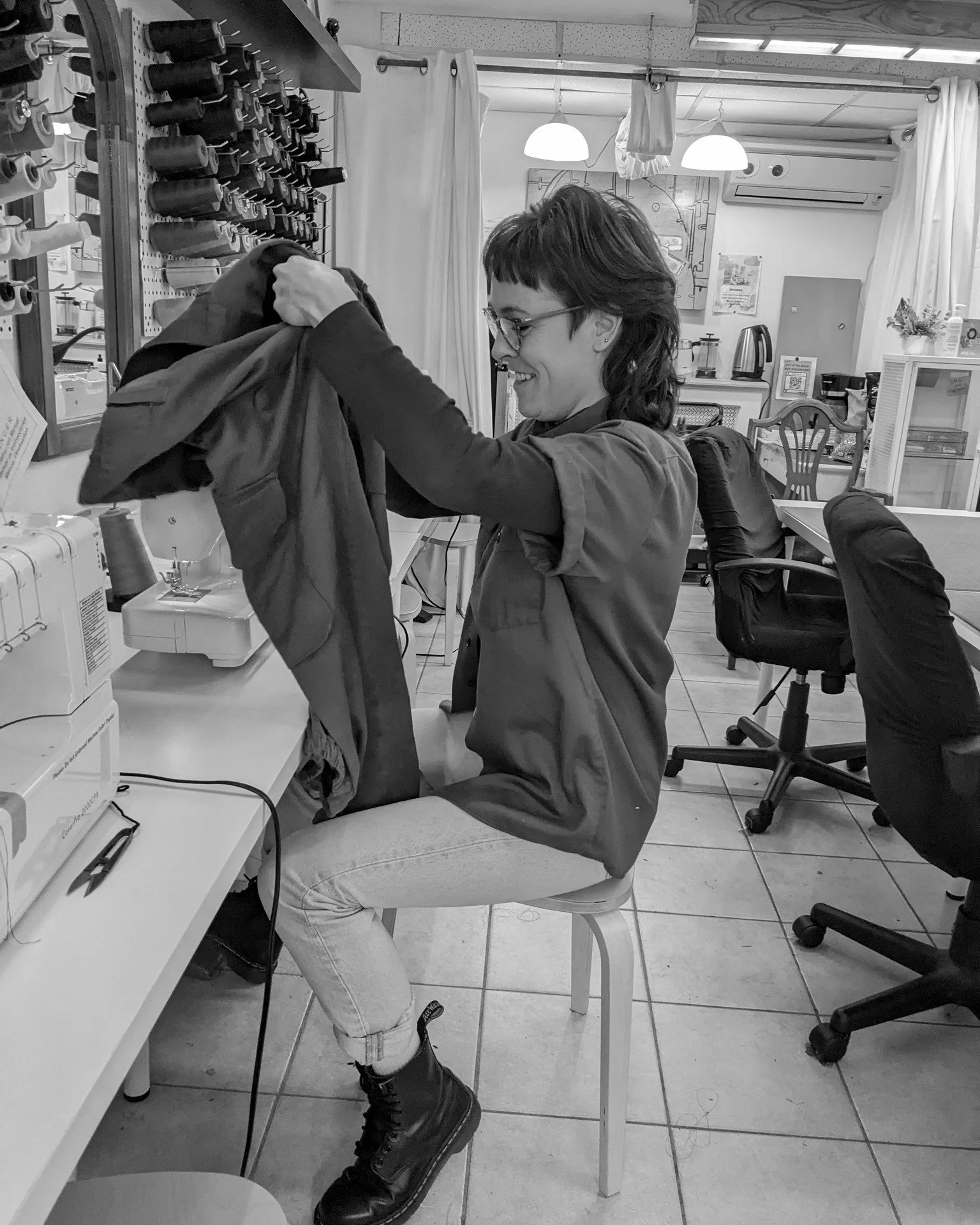 Take style into your own hands! Learn to sew this summer😎
Sewing is fun, fulfilling and empowering. Knowing how to alter your clothes to match your ideal style?? Nothing feels better.

Join a class or book a private lesson! We'll show you the way🪡
