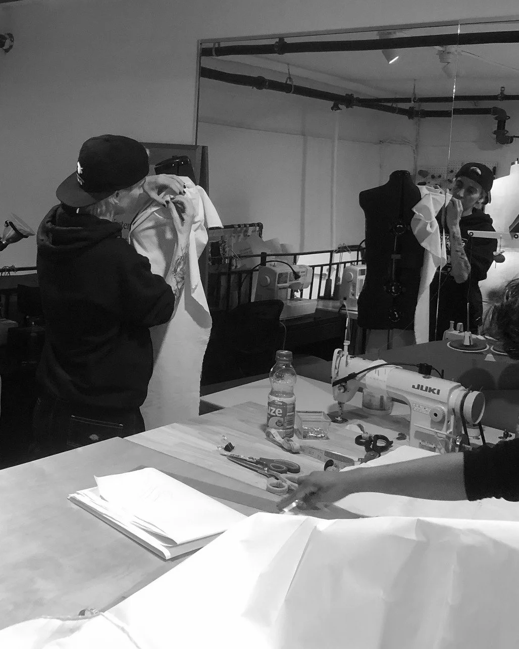 This year, we hosted our first Draping Workshop. It was a lot of fun and very informative! In fact, it sold out faster than any of our other classes!!! Should we host it again this Fall??

Comment bellow if you'd like to learn how to drape your own d