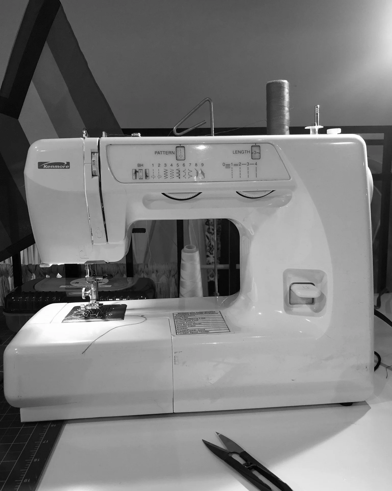 Did you know sewing is for everyone? We specialize in teaching tailoring, alterations, repairs and upcycling here in Toronto!

Our TOP beginner classes are: 
🤓Tailoring Basics (a 2-hour workshop for ultra-beginners) and
😎Beginner Tailoring (a 3-wee