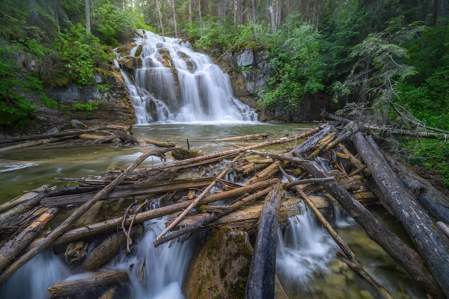 Stumbled on this epic waterfall tucked away in the forests of northern Montana. Loving the hunt for hidden gems in this corner of Montana I get to call home now!
.
.
.
#montanausa #merica #keepthecountrycountry #landscapes #photography #canonusa #can