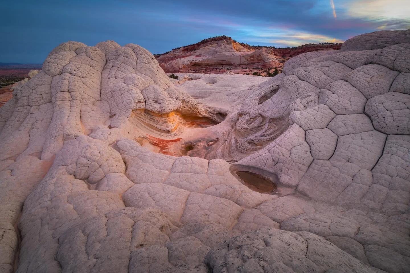 That early morning light creeping into the scene🫠
.
.
.
#arizona #northernaz #vermillioncliffs #pagearizona #clouds #sunrise #canonusa #epic_landscape #earth_shotz #landscapesphotography #arizonahiking #roadtrip #camping