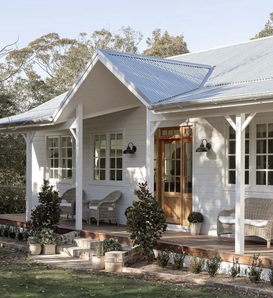 There&rsquo;s just something about natural timber doors 🚪
⁠
The grain, the texture, the warmth they bring to a space.
⁠
These beauties stopped us in our scroll, and we had to share. Showing off the raw beauty of  timber.
⁠
Not our project, but we&rs