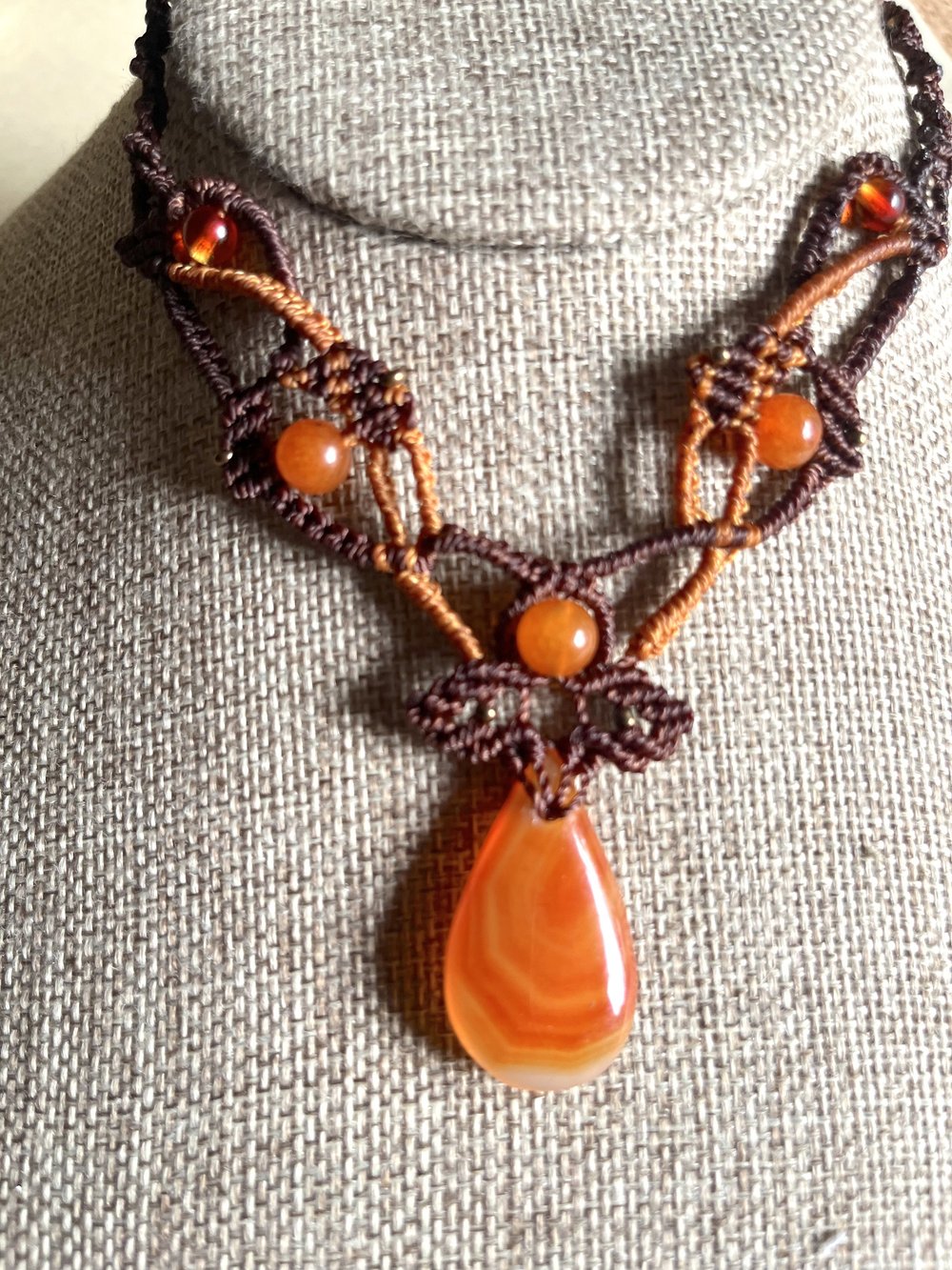 Brown and Orange Macrame Necklace with Orange Agate — La  display picture 1