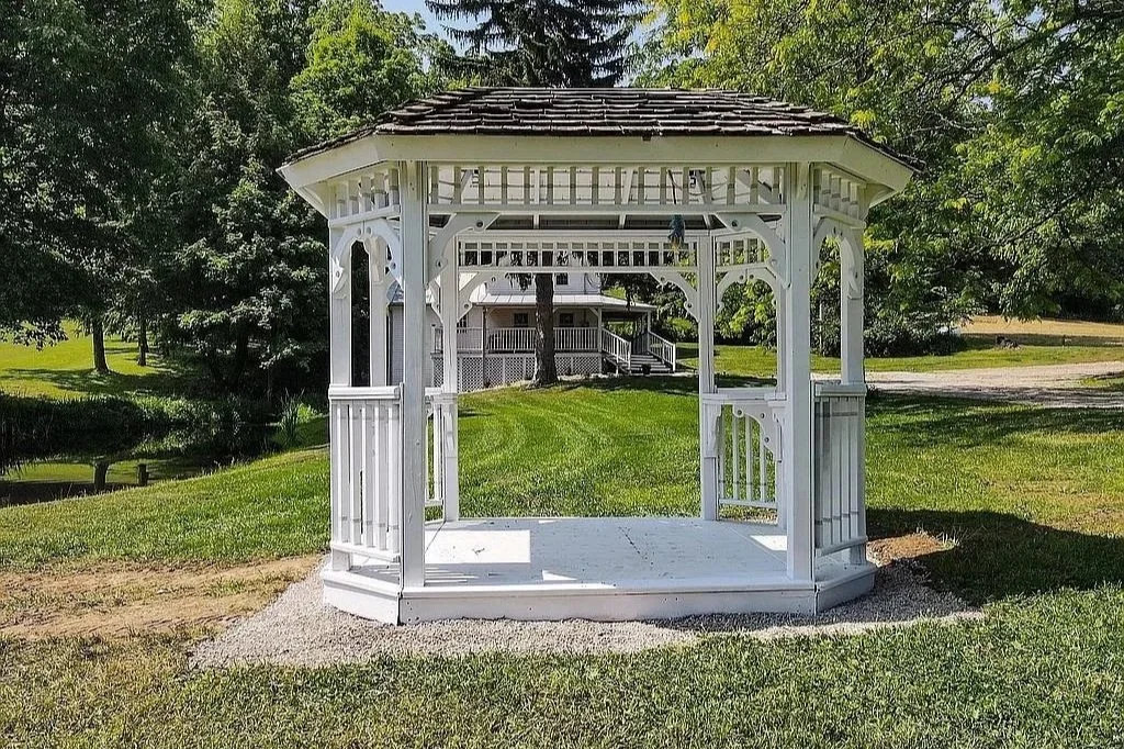 gazebo2.jpg