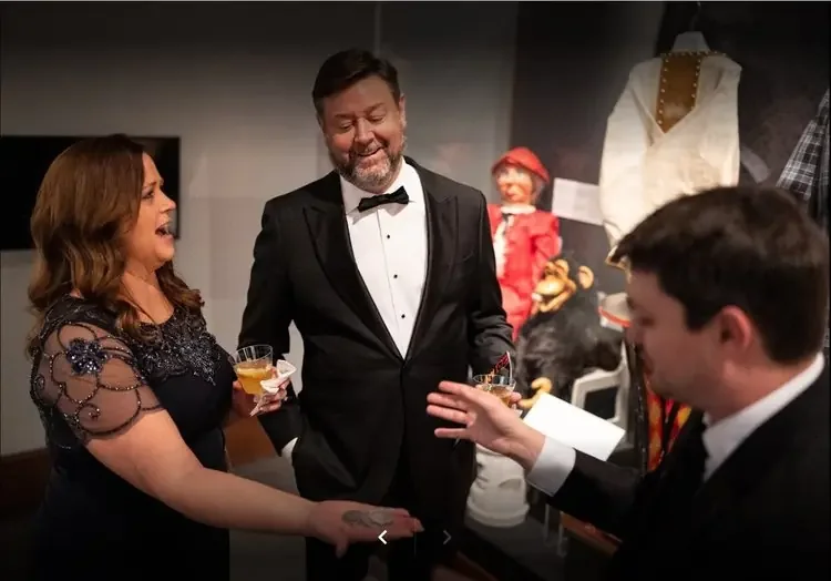 St Louis Magician Josh Weidner Strolling Magic
