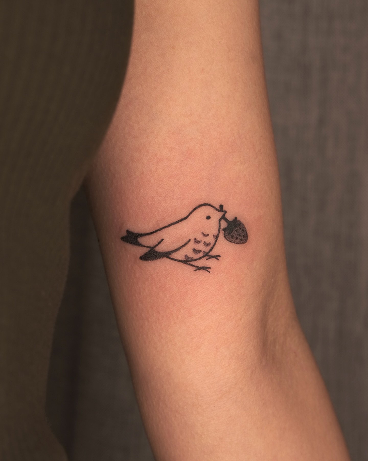 the sweetest little bird holding a strawberry in its beak for jess! 🍓🕊️thank you for trusting me with your first tattoo ☺️

books open for july! 

AND i&rsquo;m doing a big europe guest spot tour in september and october!! i&rsquo;m heading to lond