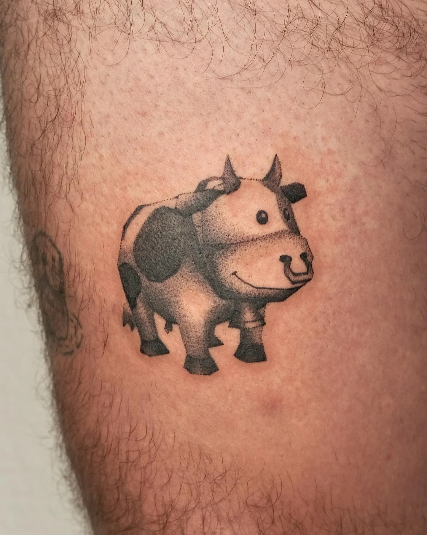 custom moo moo meadows cow for tim! 🐄🏎️🏁 done during my guest spot in seattle

books open for europe! still got some spots left for each location 😚

📍 amsterdam: 6-7 october @ferus_amsterdam 
📍 berlin: 9-11 october @bloom_bln 
📍 vienna: 13-15 