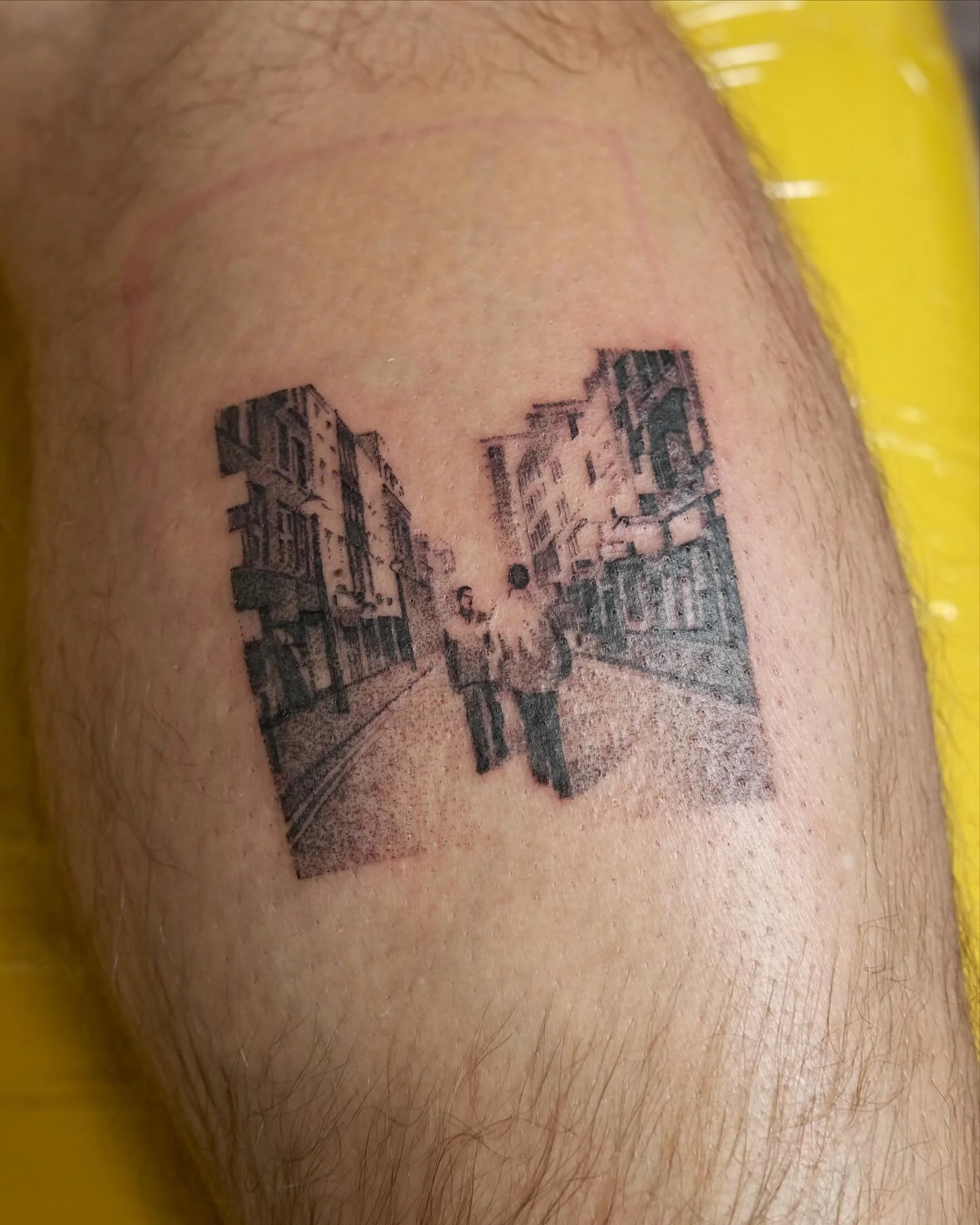 happy oasis in australia week! 🎸✩&deg;｡⋆⸜ 🎧✮ 

here's a tattoo of the cover for what's the story (morning glory) from my oasis flash sheet, done for johannes in berlin. thanks so much for getting this, and it was fun to chat about my favourite band