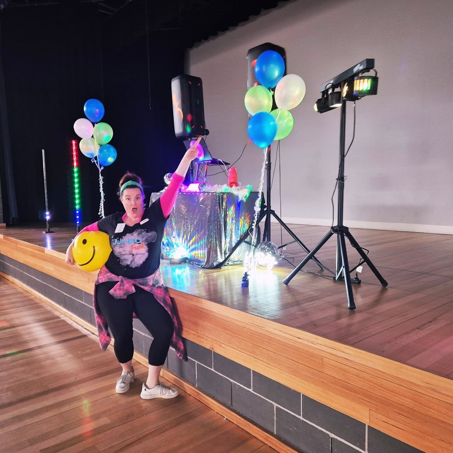 I had an amazing time with the students and teachers at Norfolk Village State School celebrating their hard work at the end of the term! 👏✨️🫶🕺🩷 a beautiful school always welcoming me with open arms on my 4th visit! 🥳

#schooldisco #interactiveen