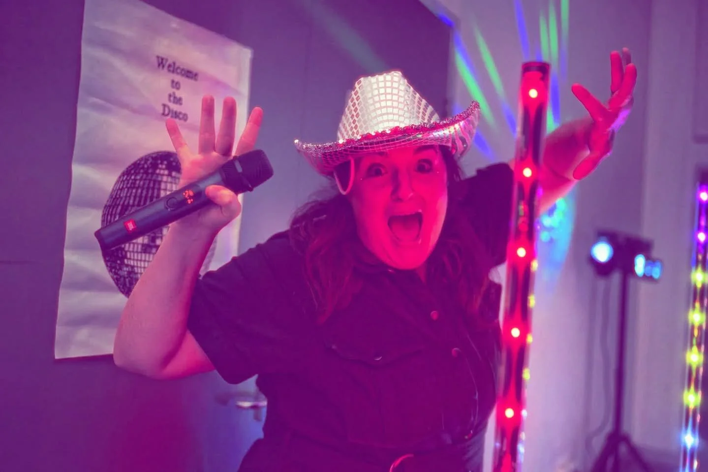 Yee-haw 🩷 🤠 📸 @insideoutsidedance_ndis 

#mobiledj #childrensentertainment #5678 #jumbofunk