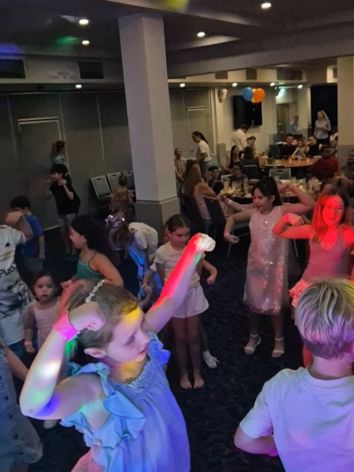 Epic turnout for our first Disco for 2026 @victoriapointsharks Thanks to all the familes who came out for an awesome night 🌙🌟🤩🙌

See you next month! 

📅 Friday 27th March 🪩

#jumbofunk #victoriapointsharkssportingclub #mobiledjbrisbane #childre