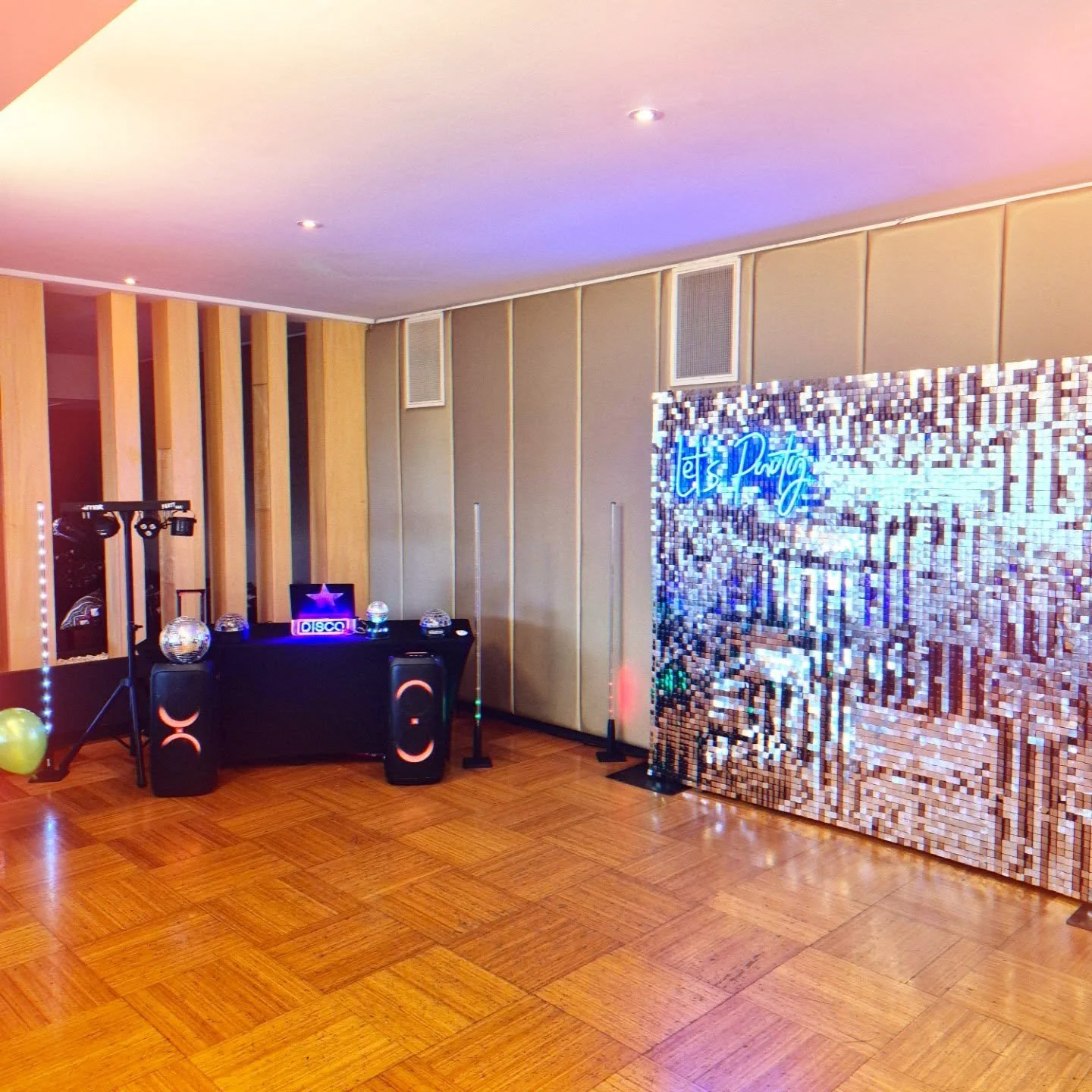 Love working with the team @victoriapark 🪩✨️

#mobiledj #childrensentertainment #letsdance #dancefloor #jumbofunk