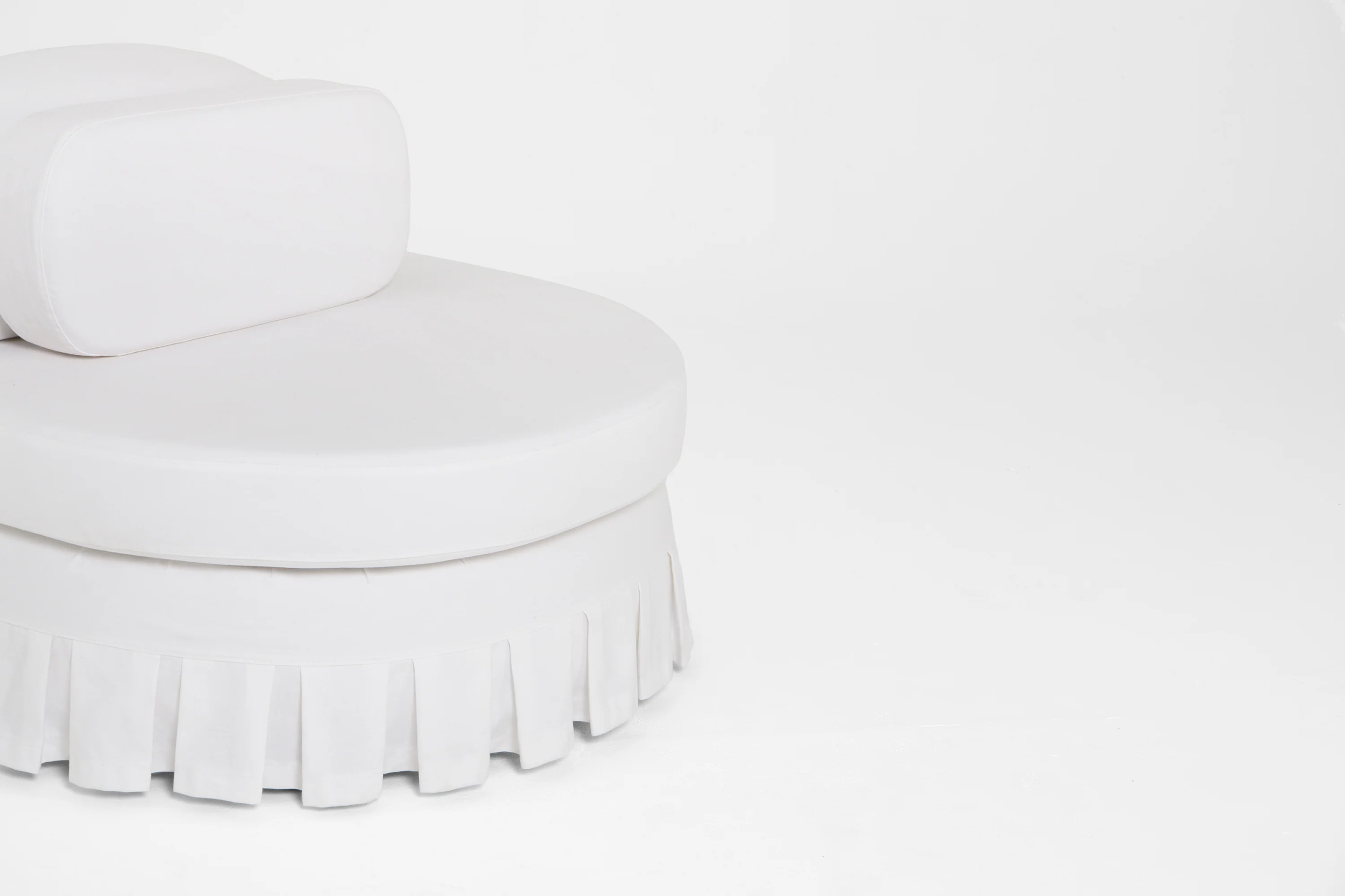 Palais Royal Froufrou Armchair 5.png