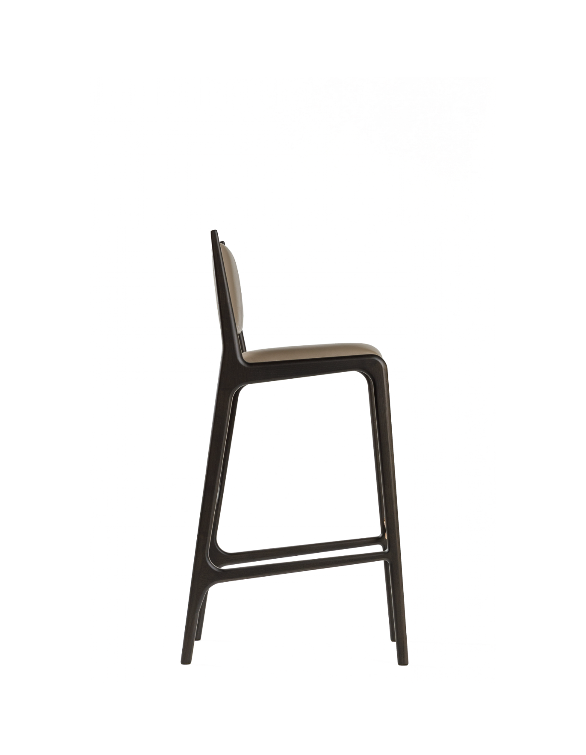 Byron barstool 3.png